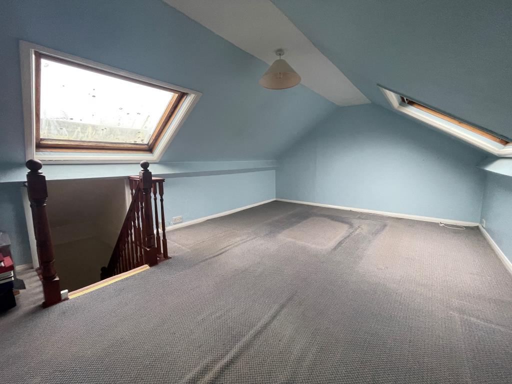 Lot: 101 - DETACHED BUNGALOW FOR IMPROVEMENT - Loft room with Velux windows